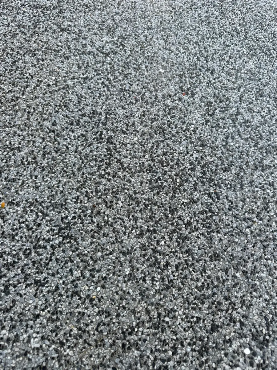 Textura de Fulget com granilha de mármore branca e grafite